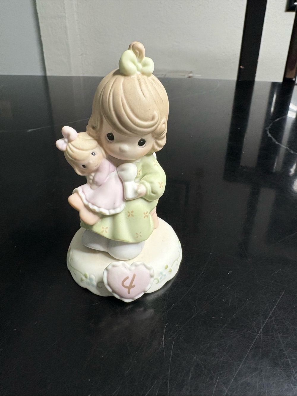 Precious Moments figurine  "Growing in Grace" collection - Age 4 - Brunette